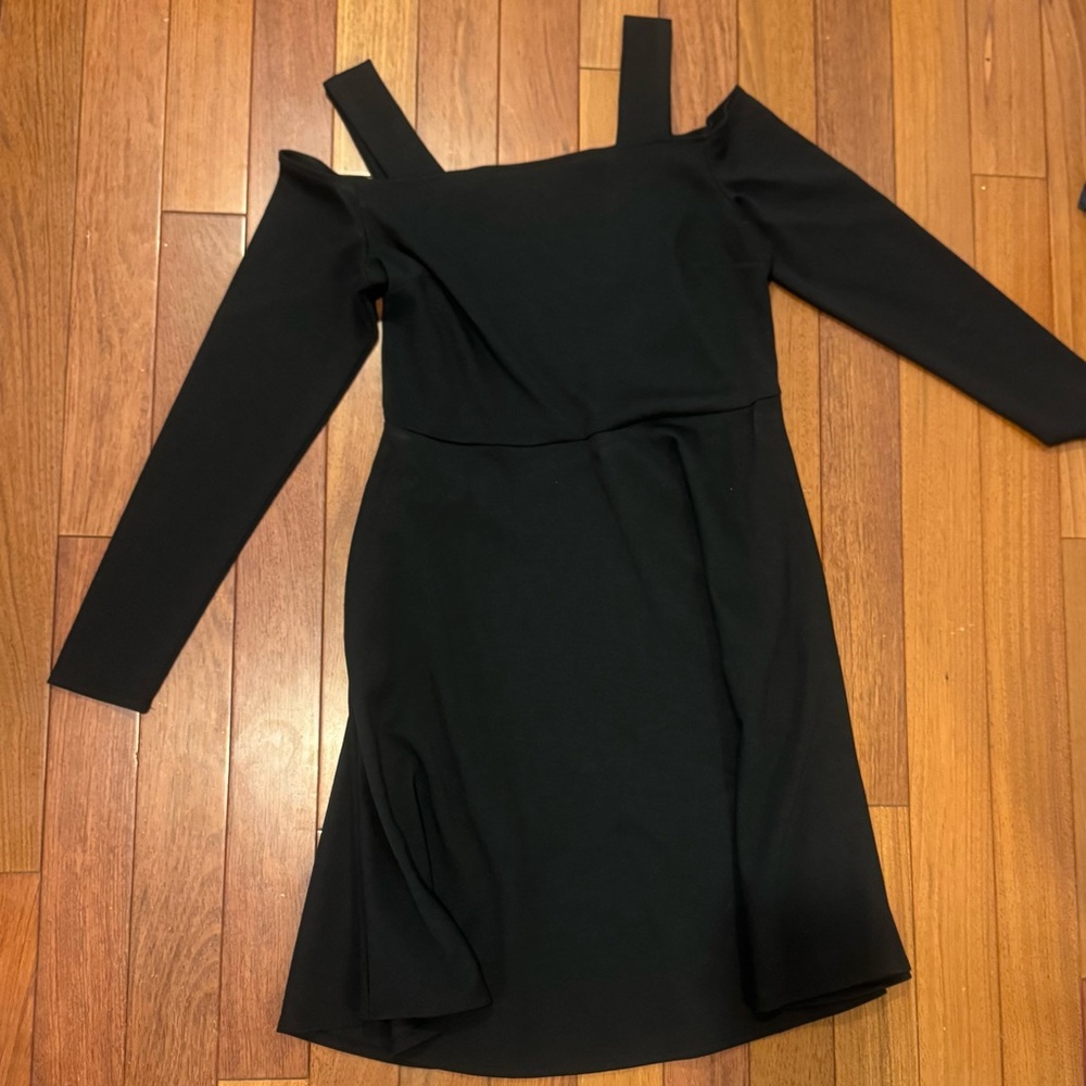 Bump friendly. Size medium dress lot. Maternity